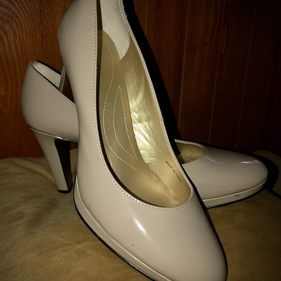 Tahari Shoes - Tahari Heels NWOT
